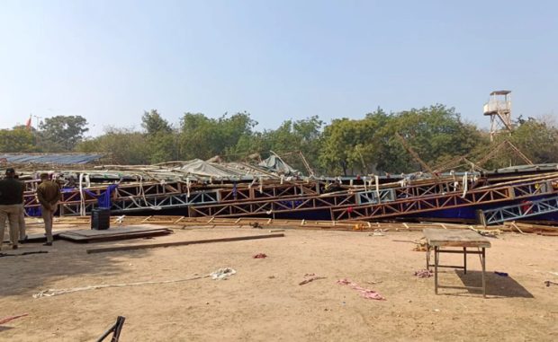 Stage Collapses: ಜವಾಹರಲಾಲ್ ನೆಹರೂ ಕ್ರೀಡಾಂಗಣದಲ್ಲಿ ವೇದಿಕೆ ಕುಸಿದು 8 ಮಂದಿಗೆ ಗಾಯ