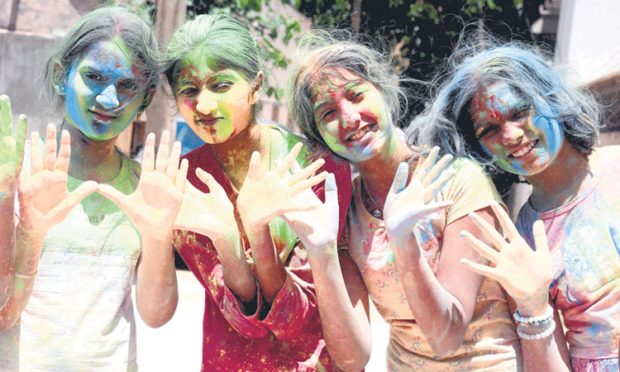 Holi festival: ಹೋಳಿ ಸಂಭ್ರಮಕ್ಕೂ ತಟ್ಟಿದ ನೀರಿನ ಬರ