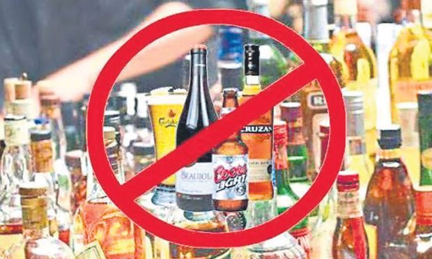 Illegal sale of alcohol: ಕುಡುಕರ ಸಂತೆಯಂತಾದ ಗ್ರಾಮಗಳು!