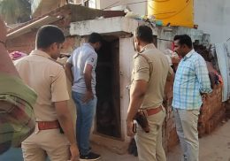 Dharwad: ಬೆಳ್ಳಂಬೆಳಗ್ಗೆ ರೌಡಿ ಶೀಟರ್‌ಗಳ ಮನೆಗೆ ದಾಳಿ ನಡೆಸಿ ಬಿಸಿ ಮುಟ್ಟಿಸಿದ ಖಾಕಿ